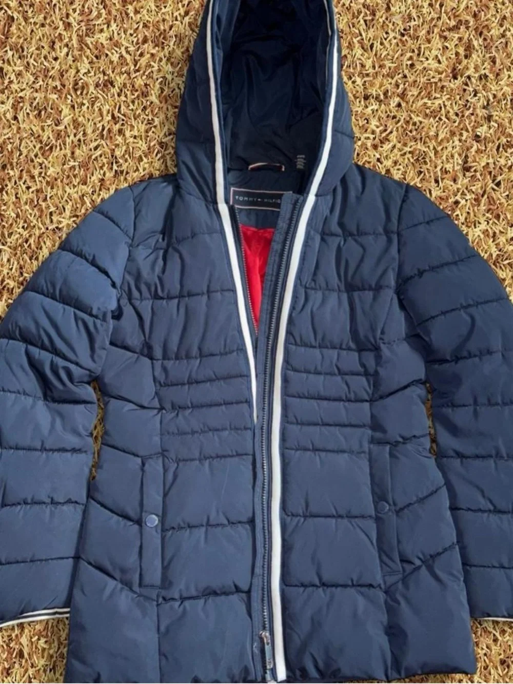 Tommy Hilfiger navy puffer jacket with hood and pockets. Size S #puffer #winter